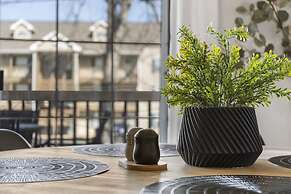 Our Landing Place - Access to Pool!