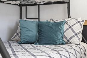 Our Landing Place - Access to Pool!