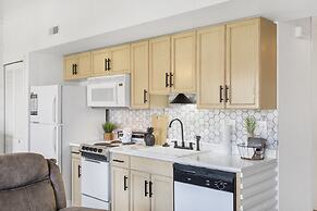 Our Landing Place - Access to Pool!