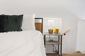 Our Landing Place - Access to Pool!