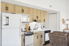 Our Landing Place - Access to Pool!