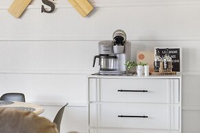 Our Landing Place - Access to Pool!