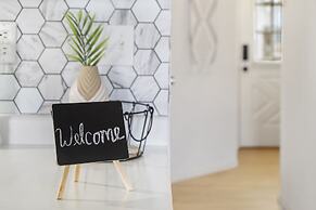 Our Landing Place - Access to Pool!