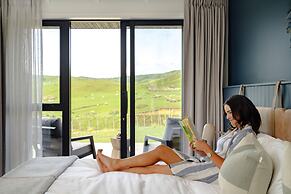 Hotel Te Karaka Lodge, Waikaretu, New Zealand - Lowest Rate Guaranteed!