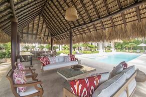 Ocean Front Luxury Villa in Golf and Beach Resort