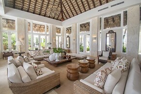Ocean Front Luxury Villa in Golf and Beach Resort