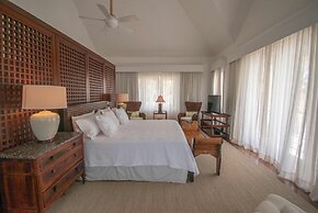 Ocean Front Luxury Villa in Golf and Beach Resort