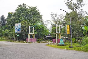 OYO Homes 90916 Eco Tourism Geopark Rajamandala Homestay Syariah