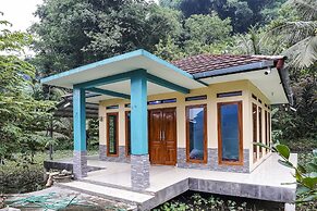OYO Homes 90916 Eco Tourism Geopark Rajamandala Homestay Syariah