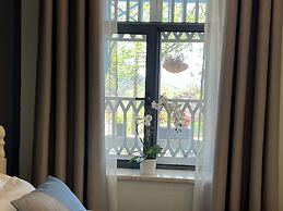 Wesley Rosegarden Lushan