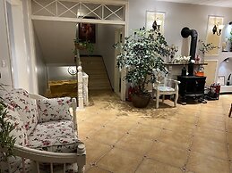 Wesley Rosegarden Lushan