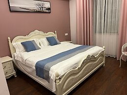 Wesley Rosegarden Lushan