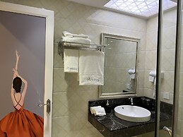 Wesley Rosegarden Lushan