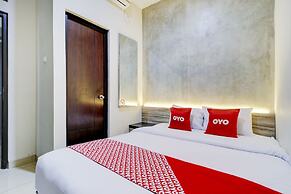 OYO 90215 Ada Residence