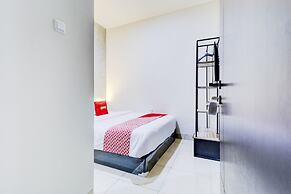 OYO 90215 Ada Residence