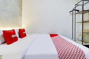 OYO 90215 Ada Residence