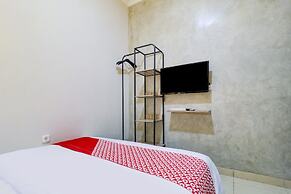 OYO 90215 Ada Residence