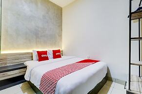 OYO 90215 Ada Residence