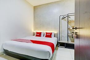 OYO 90215 Ada Residence