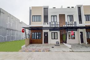 OYO 90215 Ada Residence