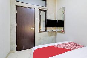 OYO 90215 Ada Residence