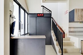 OYO 90215 Ada Residence