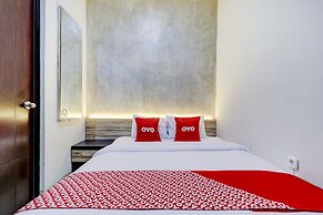 OYO 90215 Ada Residence