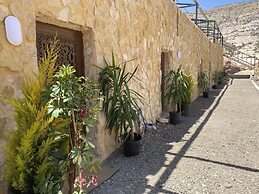 Dana Trail Hotel