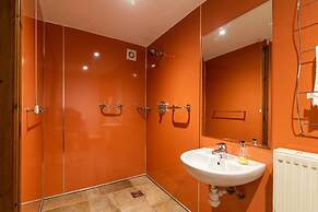 Lakeside Escape, Stone Countryside Cottage