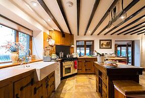 Lakeside Escape, Stone Countryside Cottage