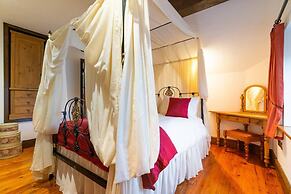 Lakeside Escape, Stone Countryside Cottage