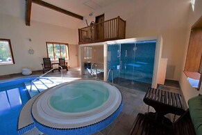 Lakeside Escape, Stone Countryside Cottage