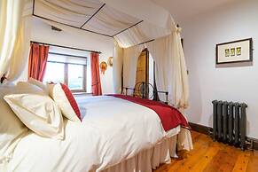 Lakeside Escape, Stone Countryside Cottage