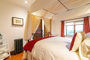 Lakeside Escape, Stone Countryside Cottage