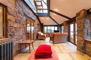 Lakeside Escape, Stone Countryside Cottage