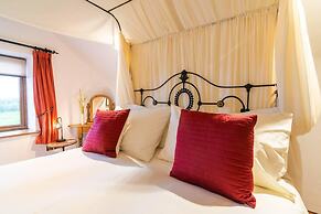 Lakeside Escape, Stone Countryside Cottage