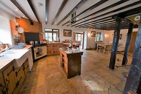 Lakeside Escape, Stone Countryside Cottage