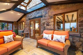 Lakeside Escape, Stone Countryside Cottage