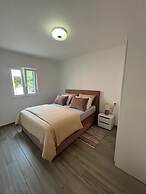 A2 apt With Balcony and sea View, 3 min to Beach