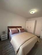 A2 apt With Balcony and sea View, 3 min to Beach