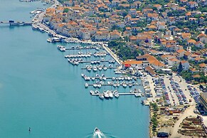 A2 apt With Balcony and sea View, 3 min to Beach