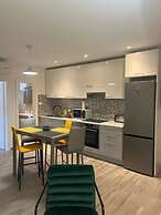 A2 apt With Balcony and sea View, 3 min to Beach