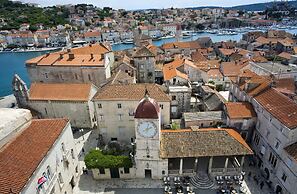 A1 apt With Balcony and sea View, 3 min to Beach