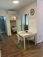 A1 apt With Balcony and sea View, 3 min to Beach