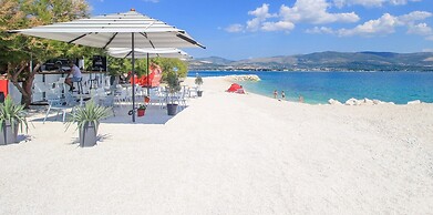 A1 apt With Balcony and sea View, 3 min to Beach