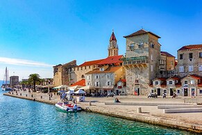 A1 apt With Balcony and sea View, 3 min to Beach