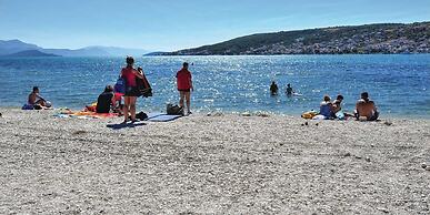 A1 apt With Balcony and sea View, 3 min to Beach