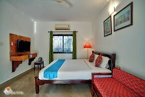 Salotel- near Mae De Deus Church