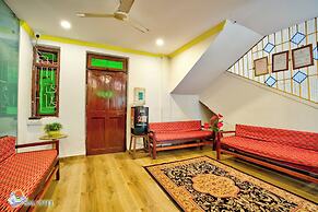 Salotel- near Mae De Deus Church