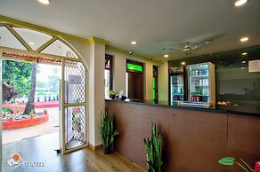 Salotel- near Mae De Deus Church